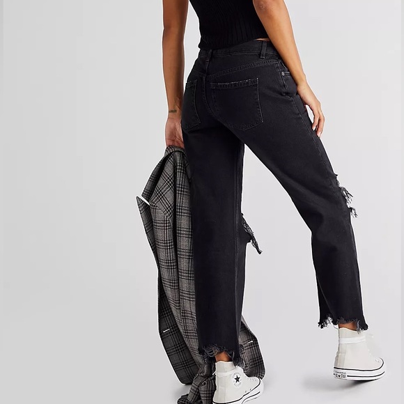 Free People We The Free Black Distressed Maggie Mid-Rise Straight-Leg Jeans - Picture 7 of 12